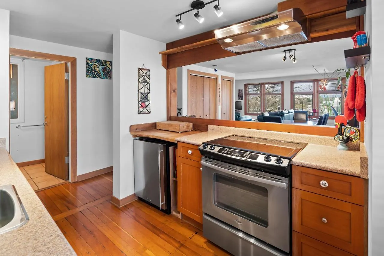 Bridge View Suite By Iris Properties! Victoria Holiday home